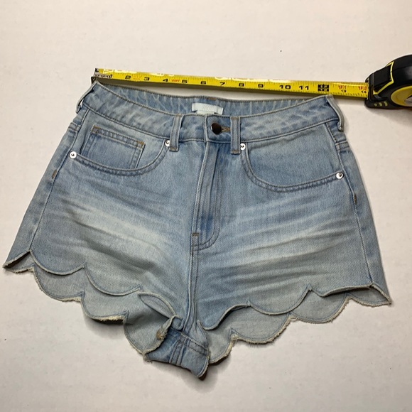 H&M Pants - Scallop hem denim shorts